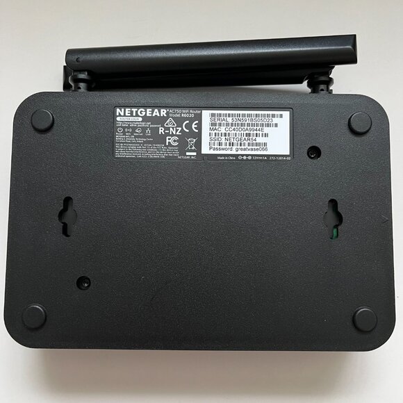 NETGEAR AC750 Dual Band WiFi Router / R6020 4 Port 300 + 400 Mbps - Picture 4 of 11